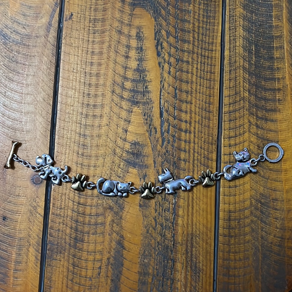 Gold and Silver look Animal Charm Bracelet in great condition. - Picture 5 of 5